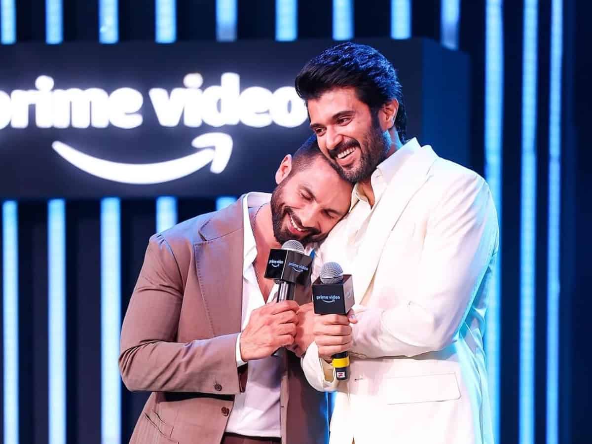 Shahid Kapoor thanks Vijay Deverakonda for 'Arjun Reddy' with a peck