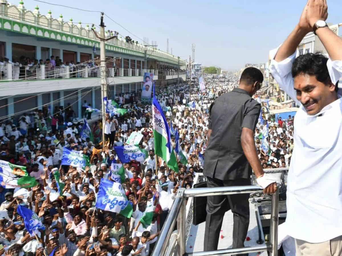 YSRCP chief YS Jagan Mohan Reddy in his political campaign