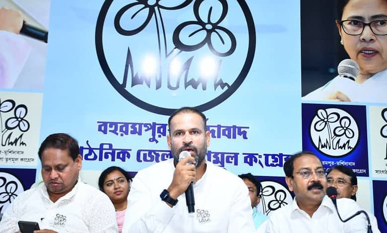 ECI bars Yusuf Pathan from using 2011 ODI WC pics during campaign