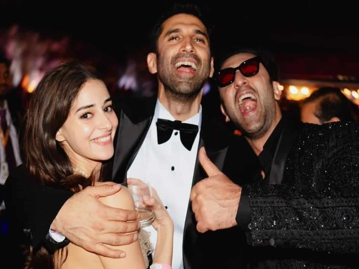 Photo moment: Aditya Roy Kapur, his girlfriend and Ranbir Kapoor