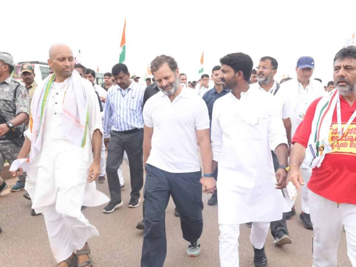 Arrested accused with Congress leader Rahul Gandhi.