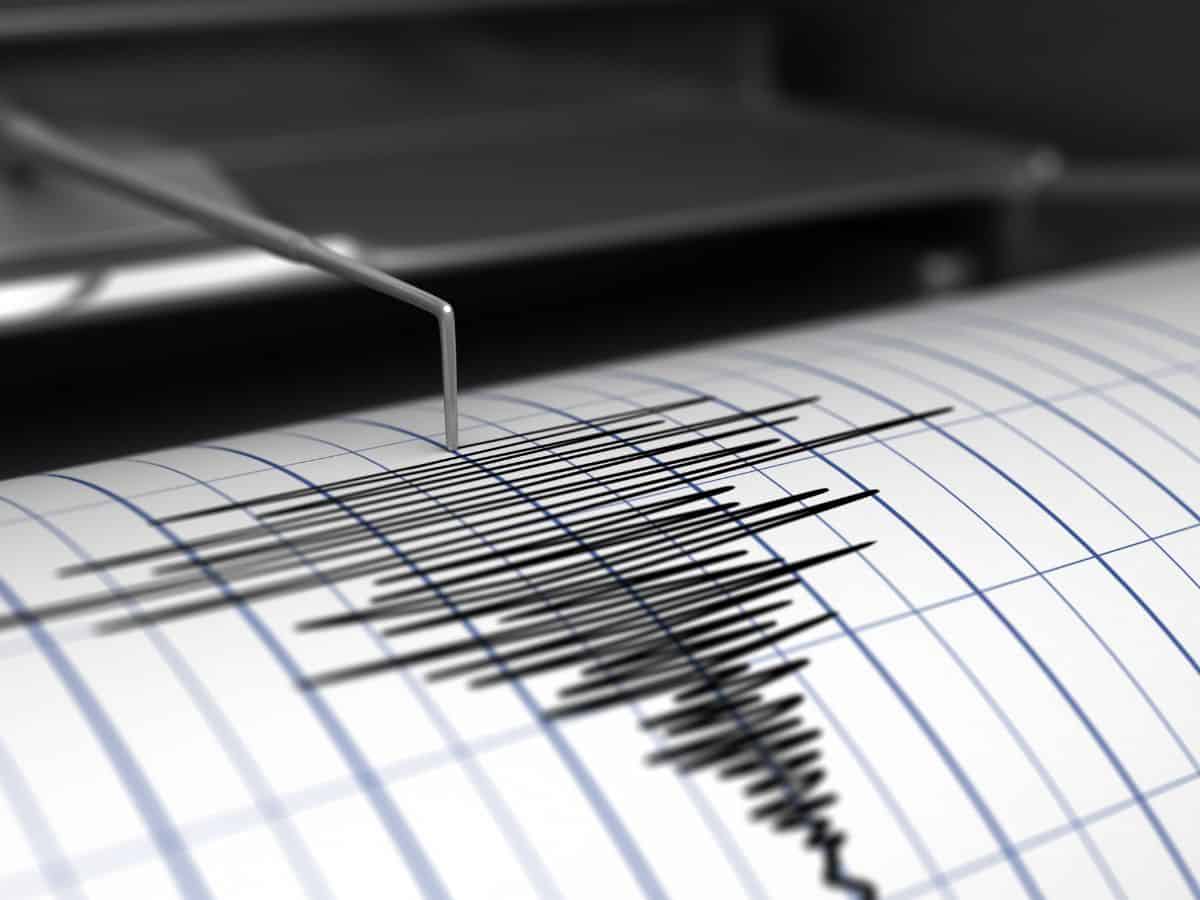 6.9-magnitude earthquake rocks Japan