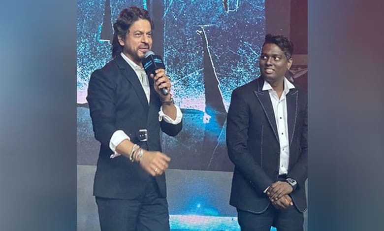 Atlee touches Shah Rukh Khan's feet at event, video goes viral