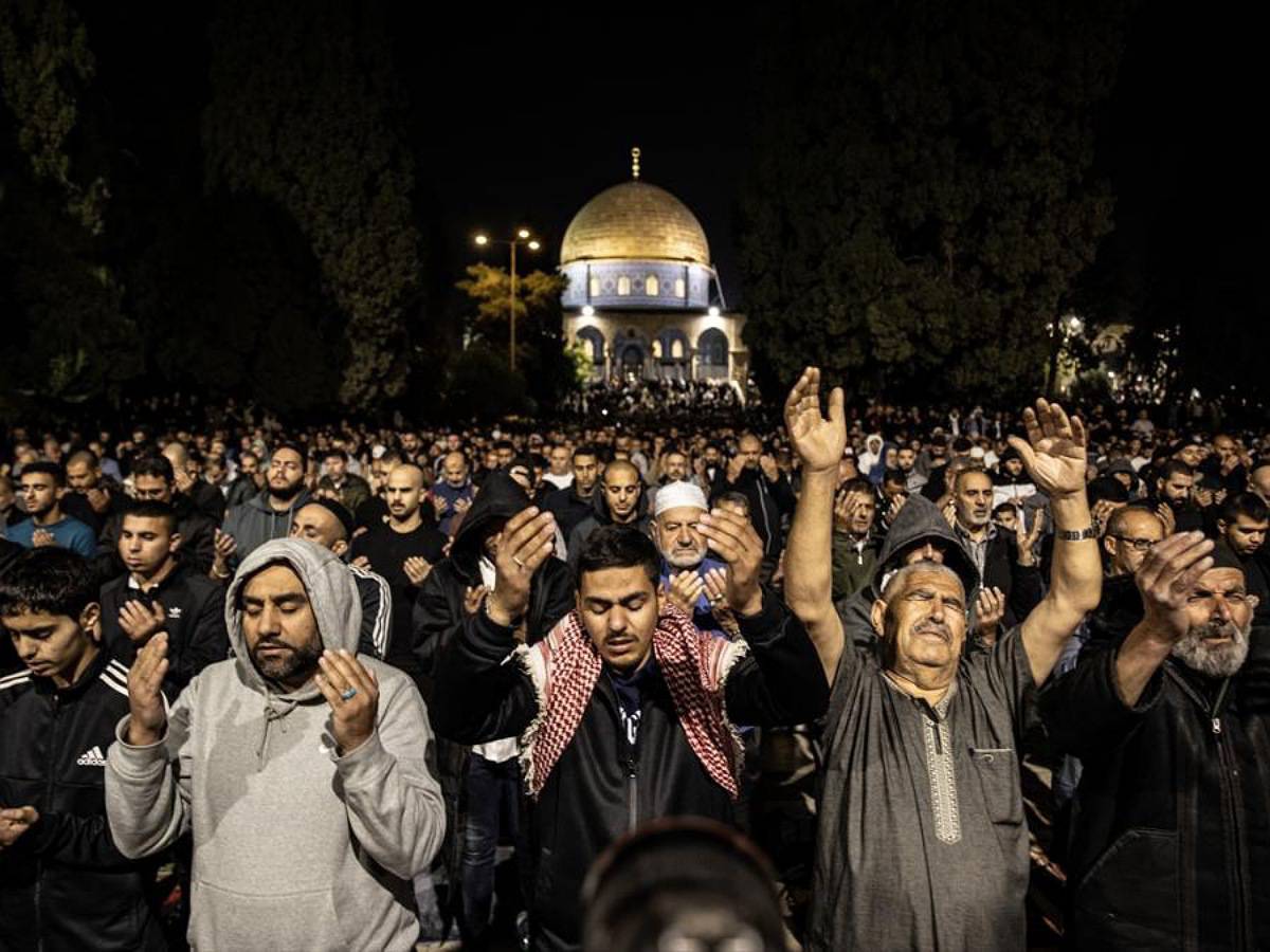 Al-Aqsa Mosque: 200K Palestinians offer Taraweeh prayers on 27th night of Ramzan