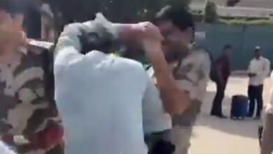 Delhi: BSF soldiers assault Muslim man carrying Iftari at metro station