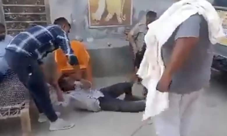 Nuh violence accused Bittu Bajrangi thrashes man in police presence