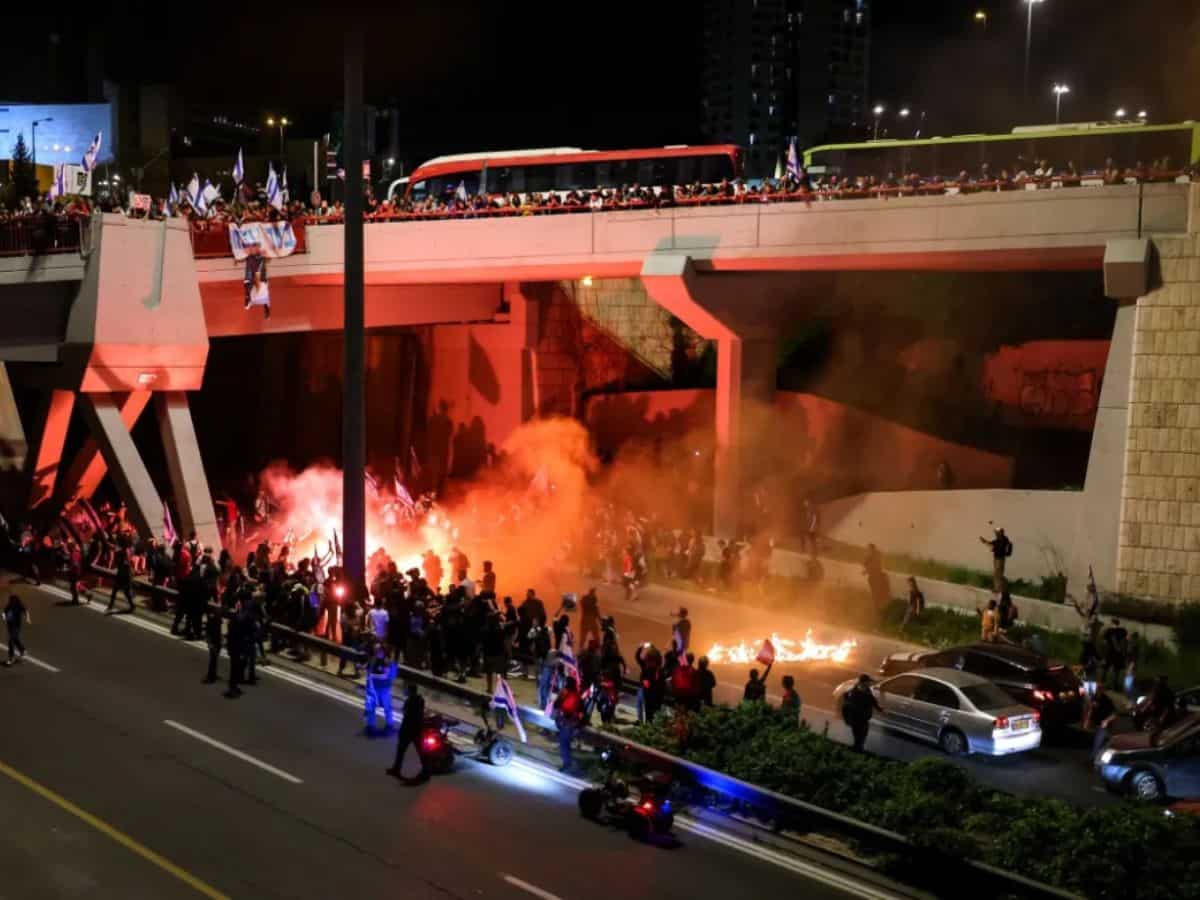 Thousands of Israelis protest against Netanyahu in Jerusalem