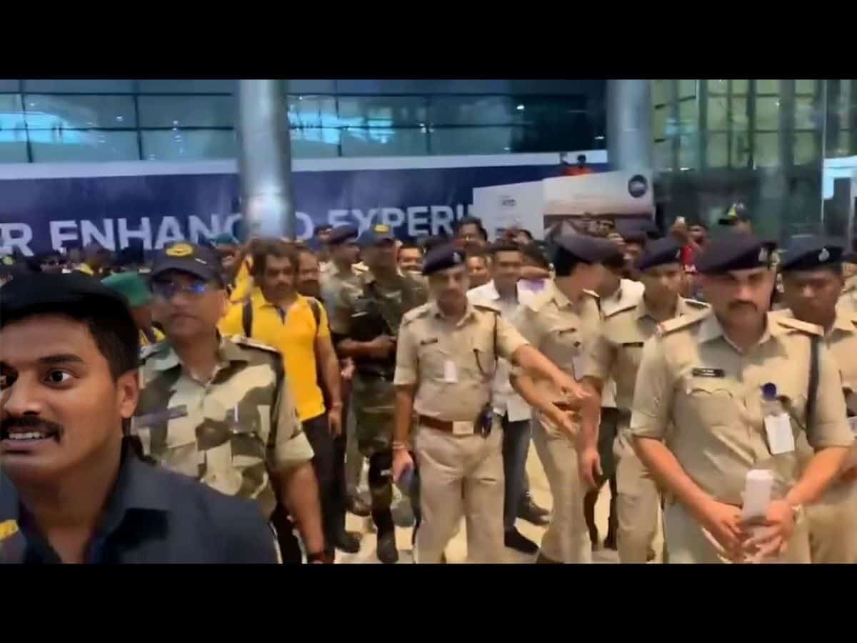 CSK arrive in Hyderabad ahead of IPL match against SRH