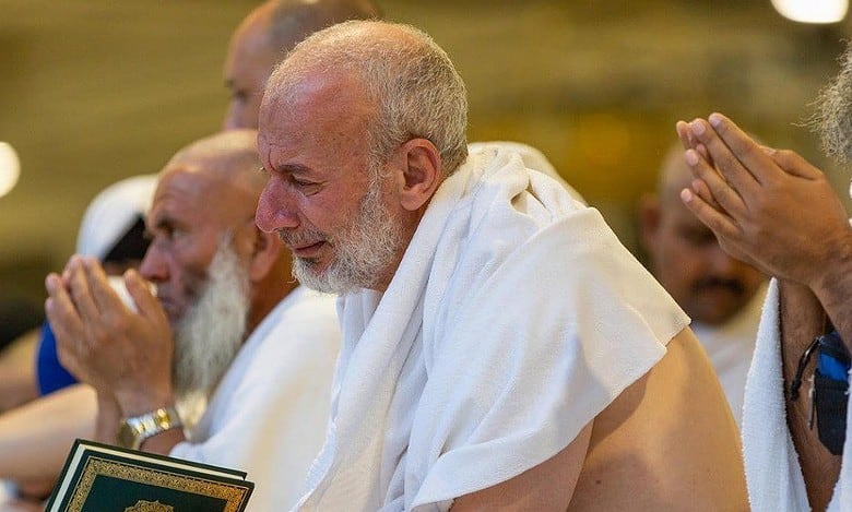 Saudi Arabia opens Umrah bookings for first half of Ramzan 2025