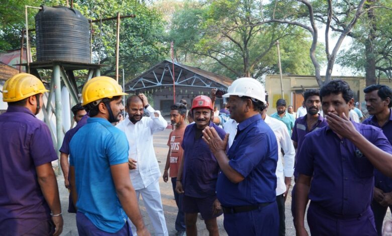 BRS LS candidate faces embarrassment during LS poll campaigning
