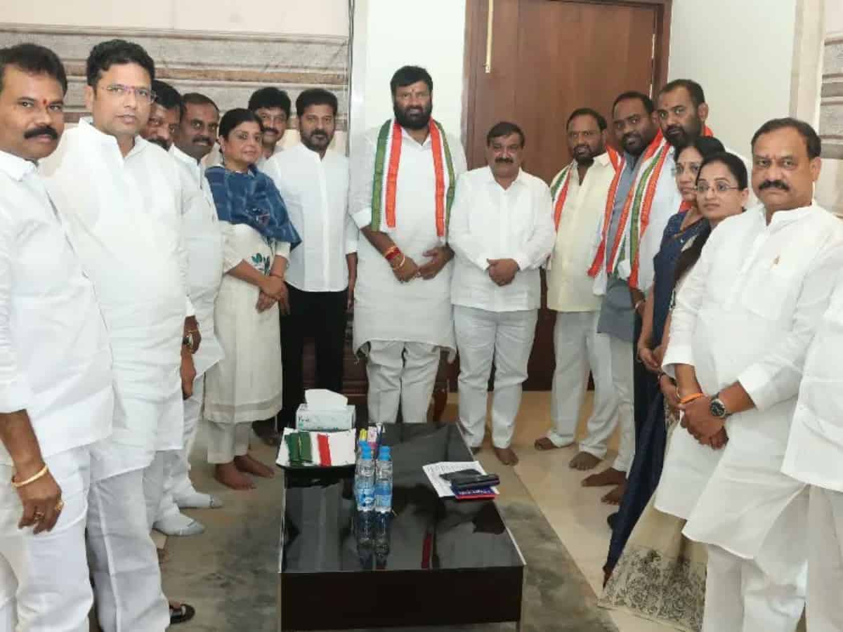 Hyderabad: Kuna Srisailam Goud quits BJP, joins Congress ahead of LS polls