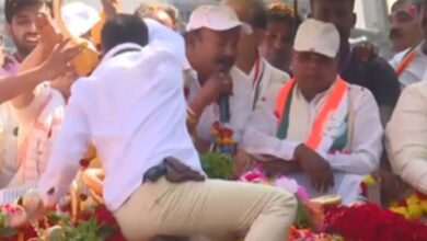 Man carrying gun garlands Karnataka CM