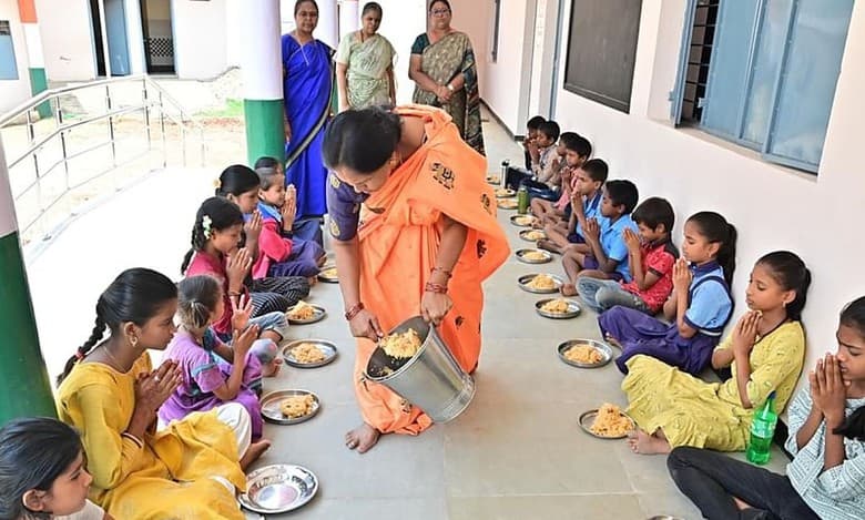 Karnataka govt initiates mid-day meal during summer vacation amid drought
