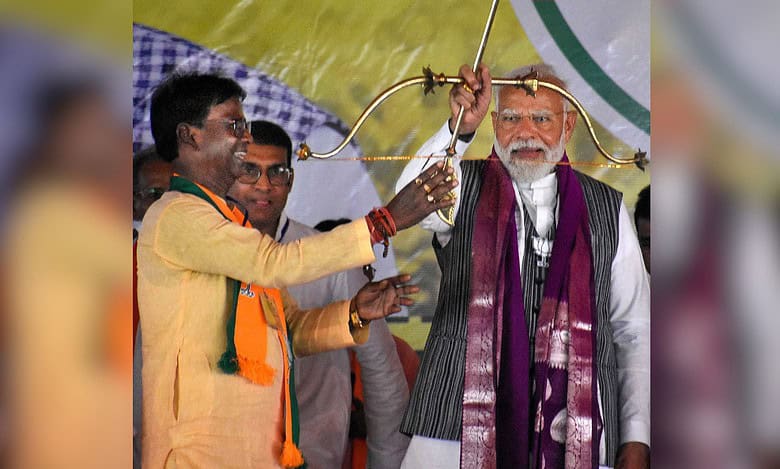 SC verdict on EVMs tight slap on Congress led oppn: Modi