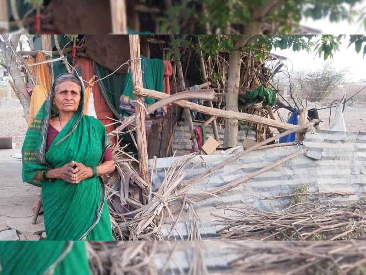 Karnataka: Octogenarian city municipal member lives in a make-shift hut