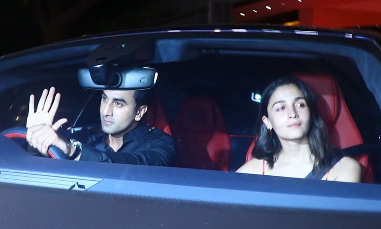 Ranbir, Alia make stylish appearance at Jackky, Rakul Preet's residence