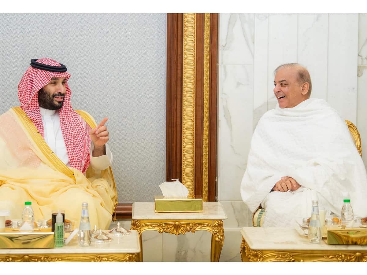 Watch: Saudi Crown Prince hosts Iftar for Pakistan's PM