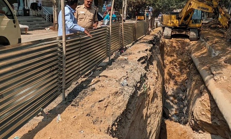 Hyderabad: 78-yr-old man falls in sewage trench at Tolichowki, dies