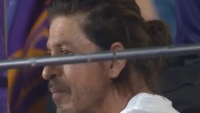 Shah Rukh Khan breaks down in stadium, here's why