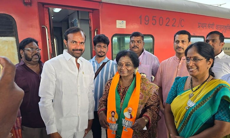 LS polls: Ex-Telangana Guv begins 10-day campaign in Hyderabad
