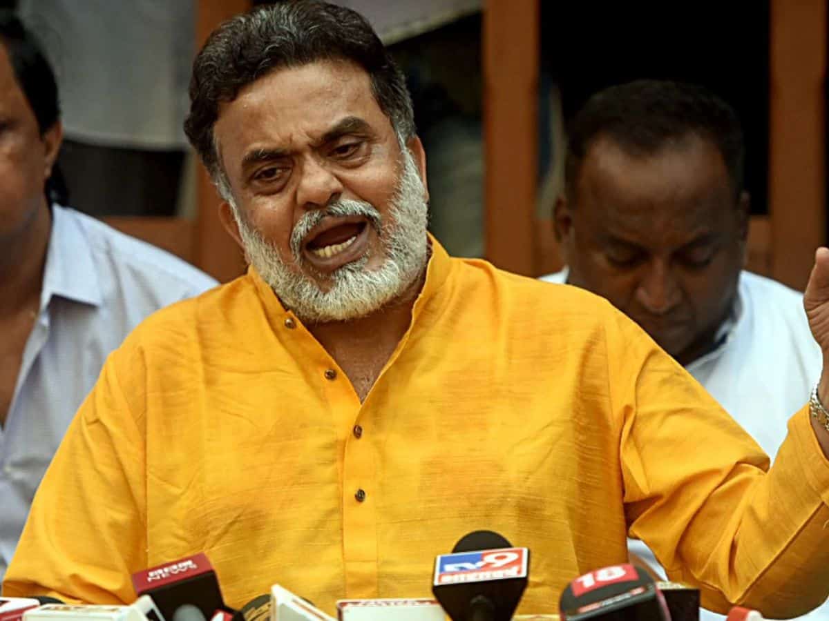 Cong takes disciplinary action against Sanjay Nirupam; he says 'don't waste stationary'