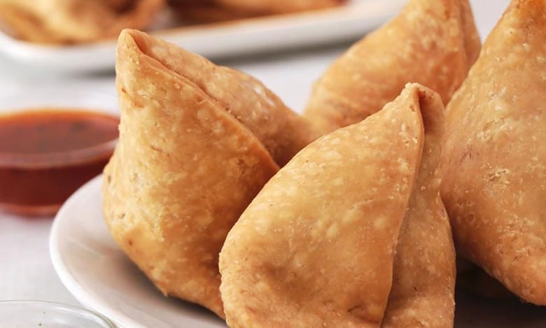 Maharashtra: Condoms, gutka found in samosas in Pune; 5 arrested