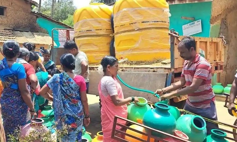 Team of youths supplies drinking water to villagers