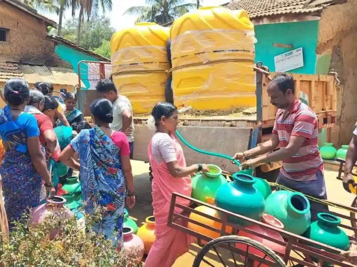 Team of youths supplies drinking water to villagers