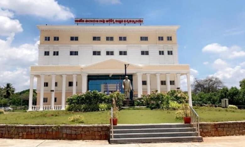 University in Warangal faces staff shortage and financial crisis