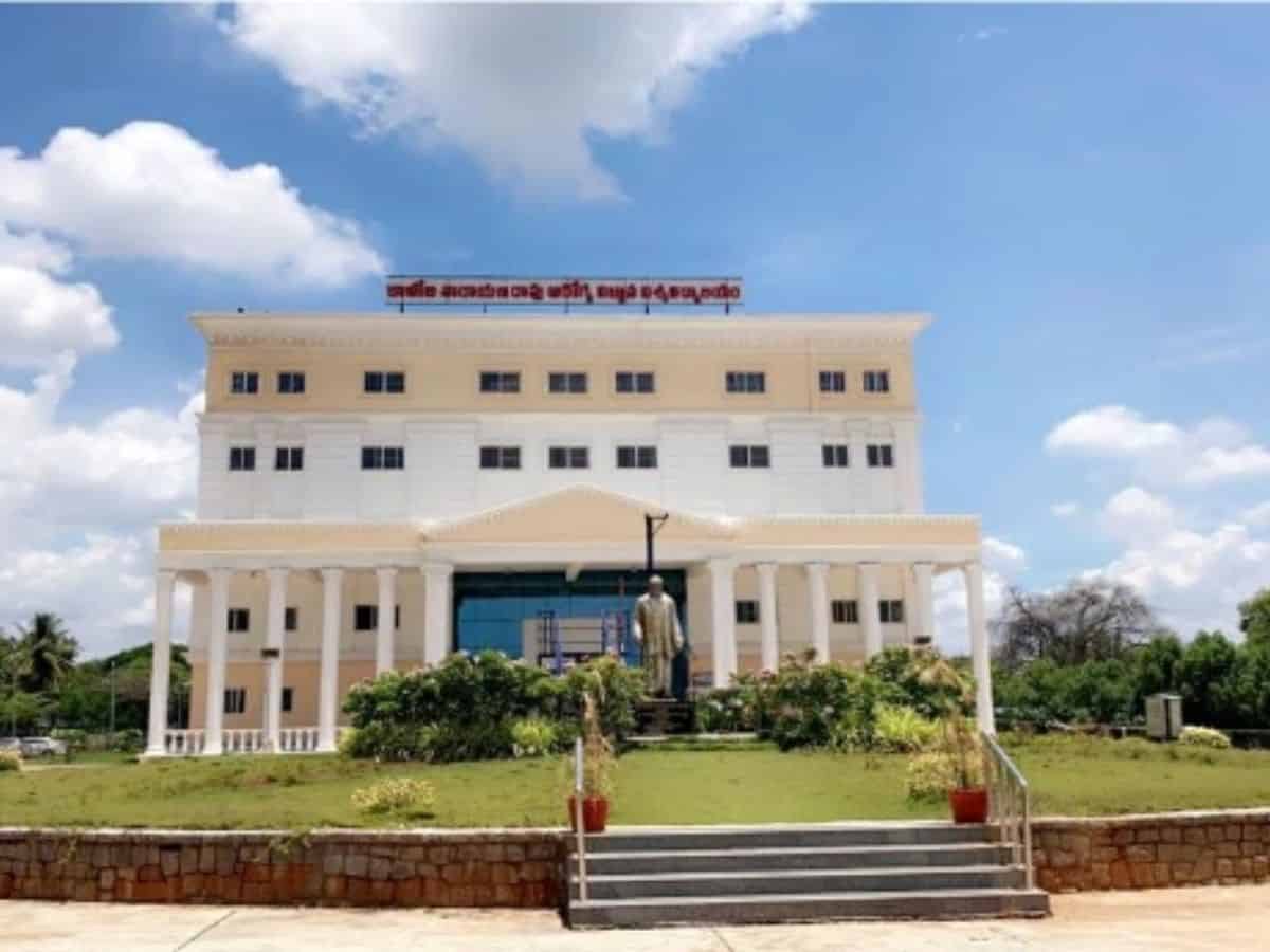 University in Warangal faces staff shortage and financial crisis