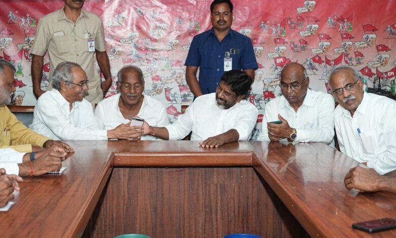 CPI state secretary Kunamneni Sambasiva Rao has announced that to prevent communal forces like the BJP from gaining ground in the state, CPI will work together with the Congress in the coming general elections.
