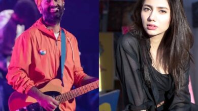 Arijit Singh sings 'Zaalima', apologises to Mahira Khan at concert