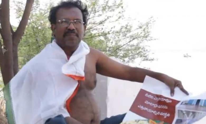 Dalit leader expelled from Telangana Congress gives BRS ammo
