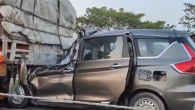 Six die after car rams into parked lorry