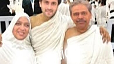 Fact check: Shoaib Ibrahim finally performs Umrah with parents?