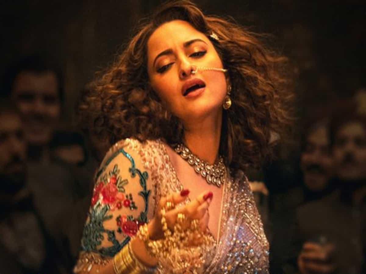 Sonakshi oozes vintage swag in the ‘Tilasmi Bahein’ song from ‘Heeramandi’