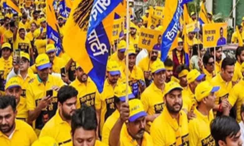 AAP leaders organise walkathon to seek support for CM Kejriwal