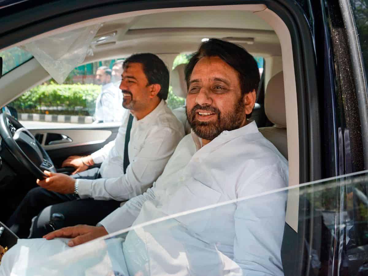 AAP leader Amanatullah Khan on his way to the party office after bail