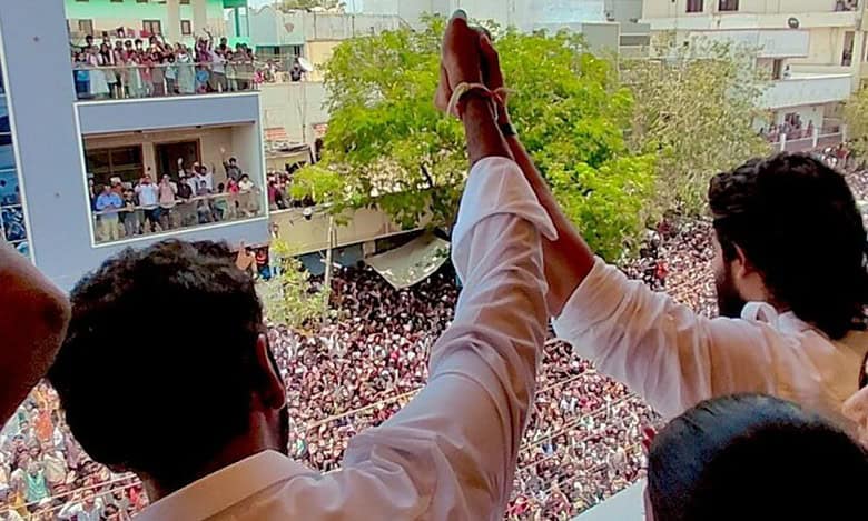 Allu Arjun with his friend YSRCP MLA Silpa Ravi