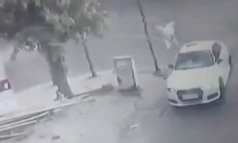An old man hit by Audi car in Noida