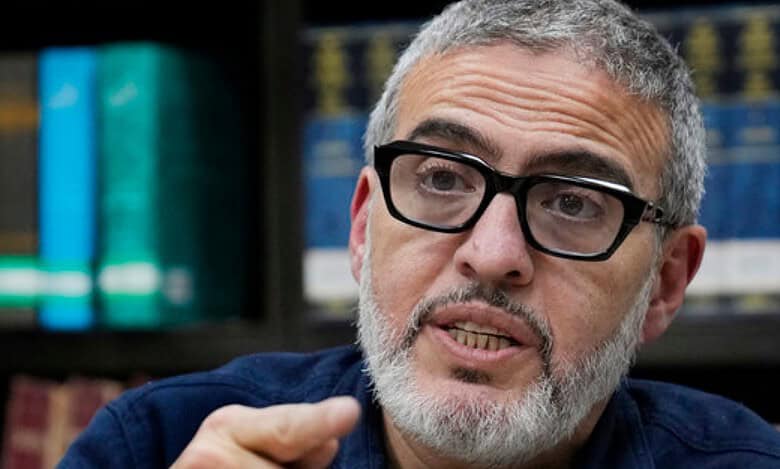 British-Palestinian doctor Ghassan Abu Sitta denied entry to France