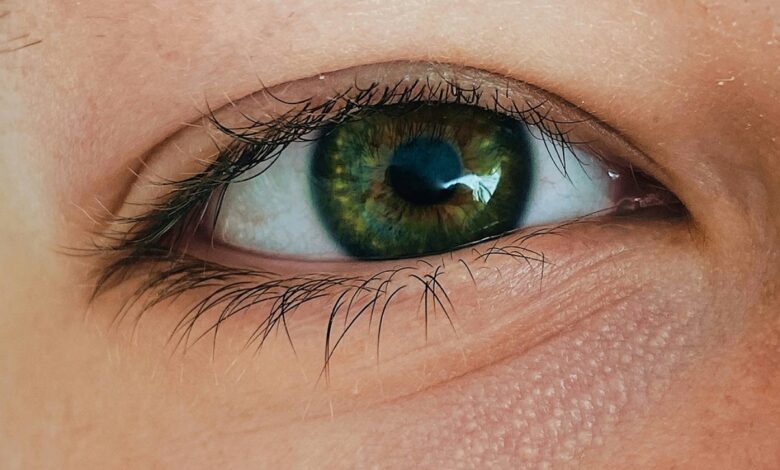 Kuwaiti engineer divorces wife over eye colour