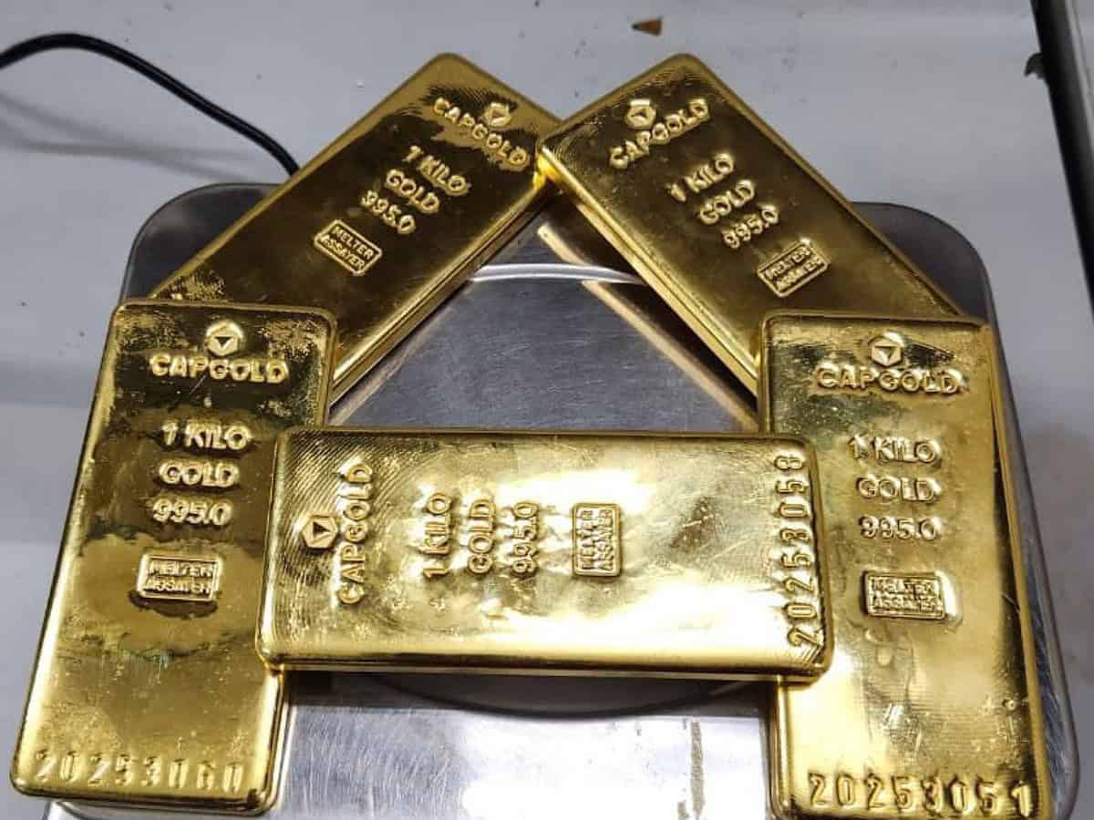 Flyers from Dubai arrested for smuggling gold worth Rs 3.16 cr at Delhi airport