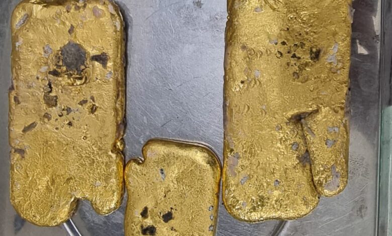 Two Indians from Dubai held at Delhi airport for smuggling gold