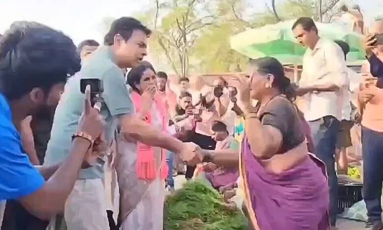 Woman farmer demands KTR in Sircilla, video viral