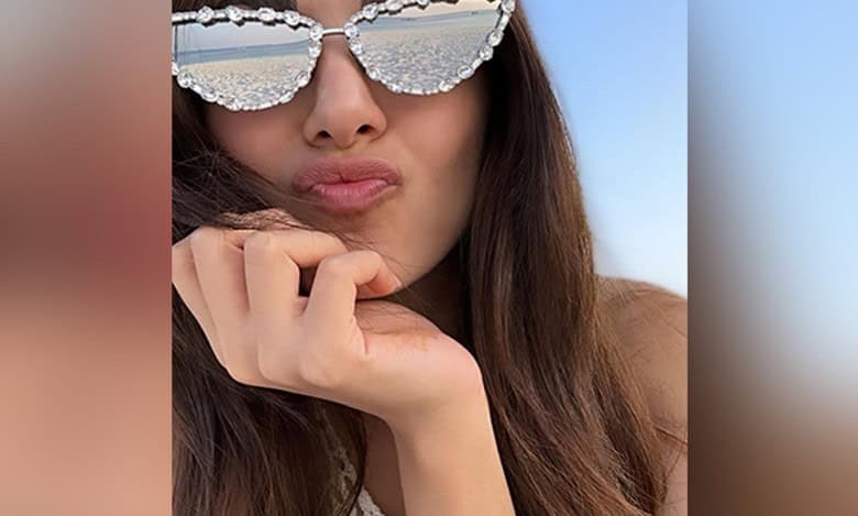 Kiara Advani shares sunkissed selfies from breezy beach vacation