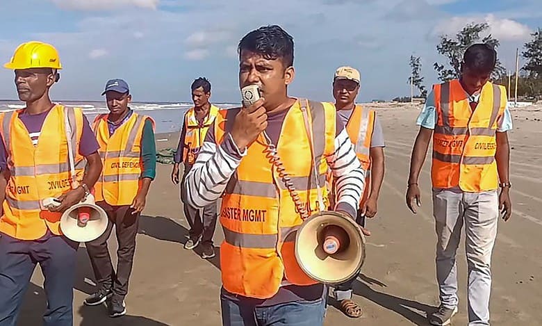Personnel from West Bengal Disaster Management