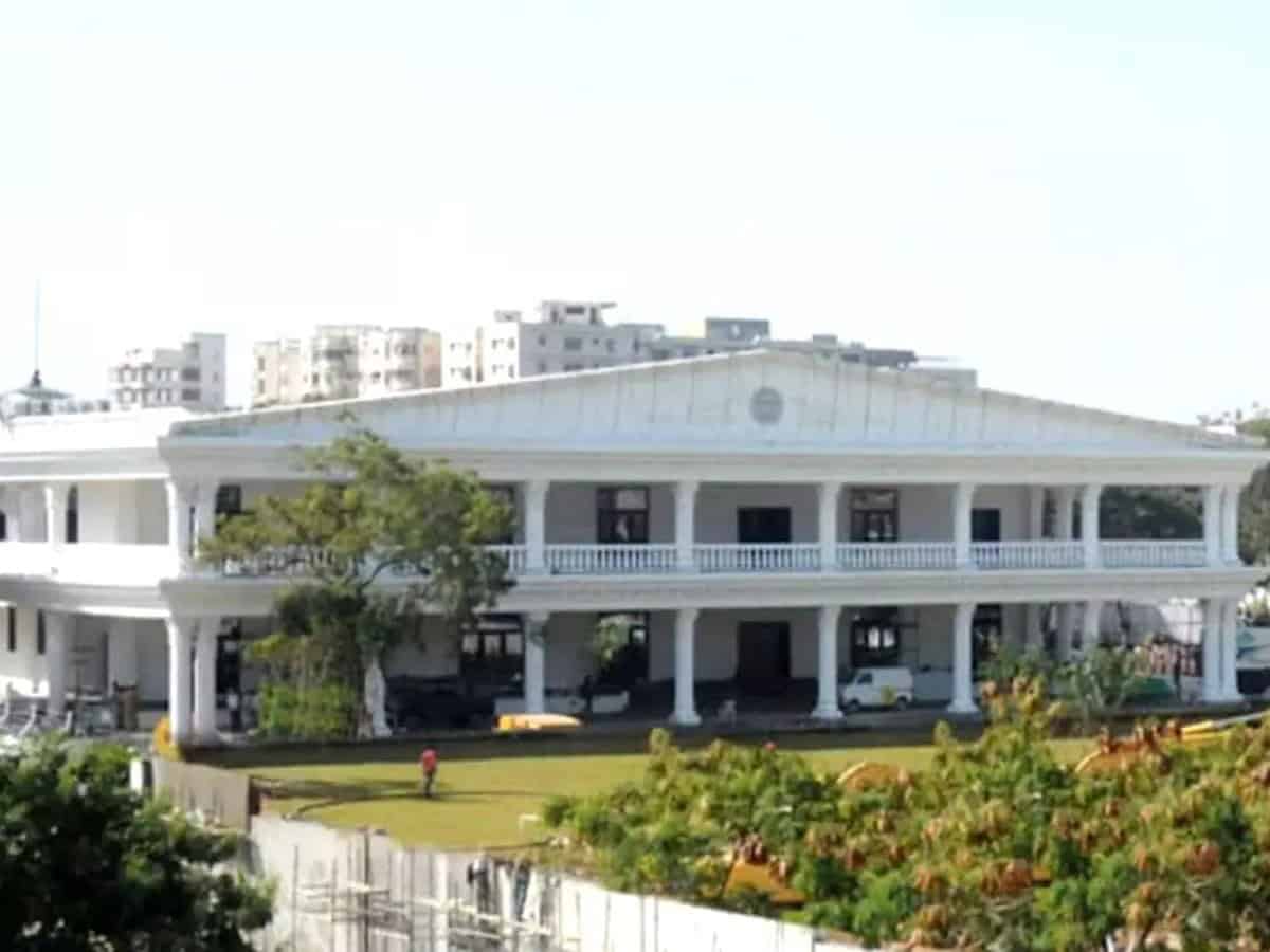 Bomb threat call to Praja Bhavan, Hyderabad police carries searches