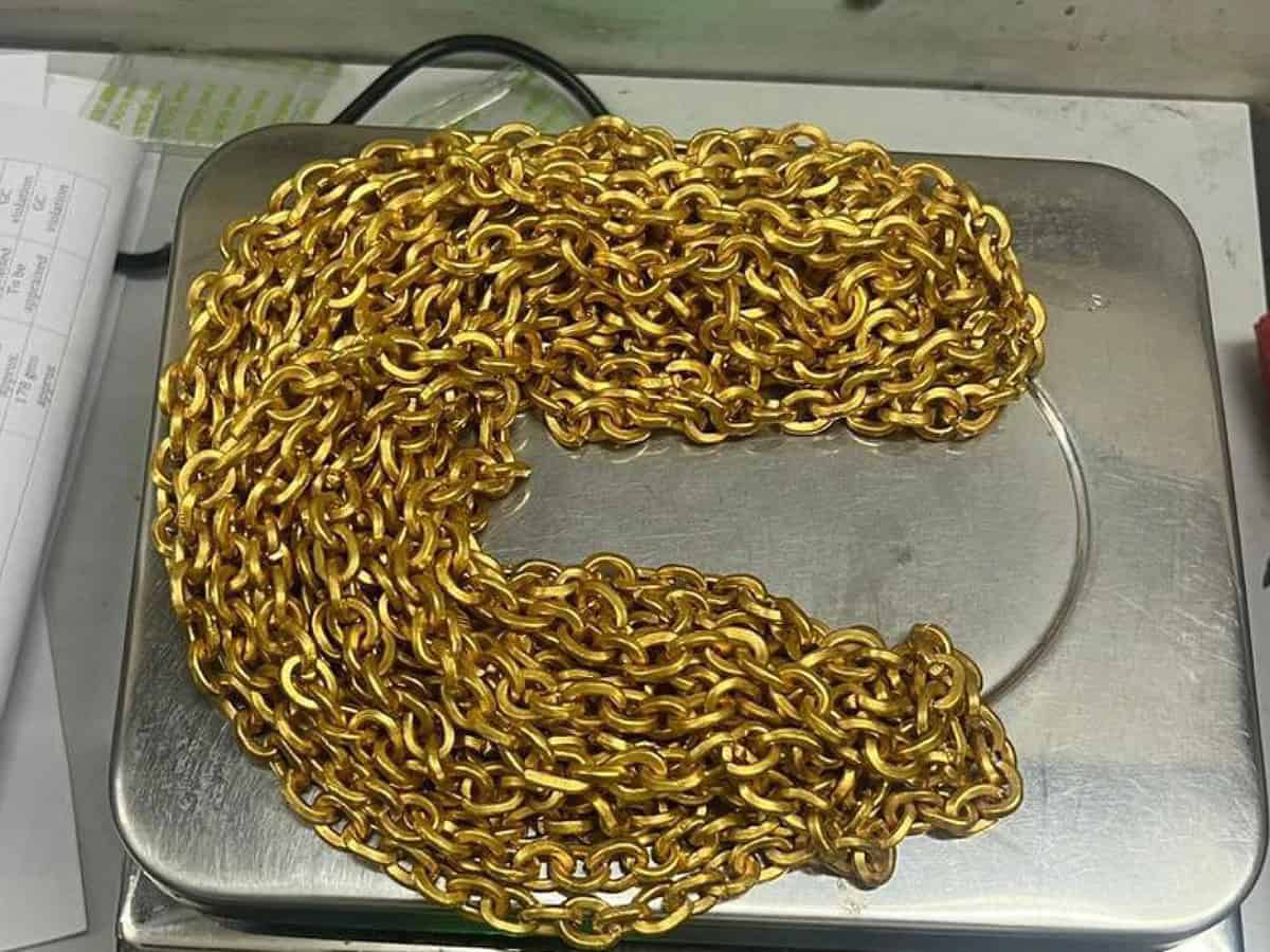 Five flyers from Dubai held at Delhi airport for smuggling Rs 1.92 cr of gold