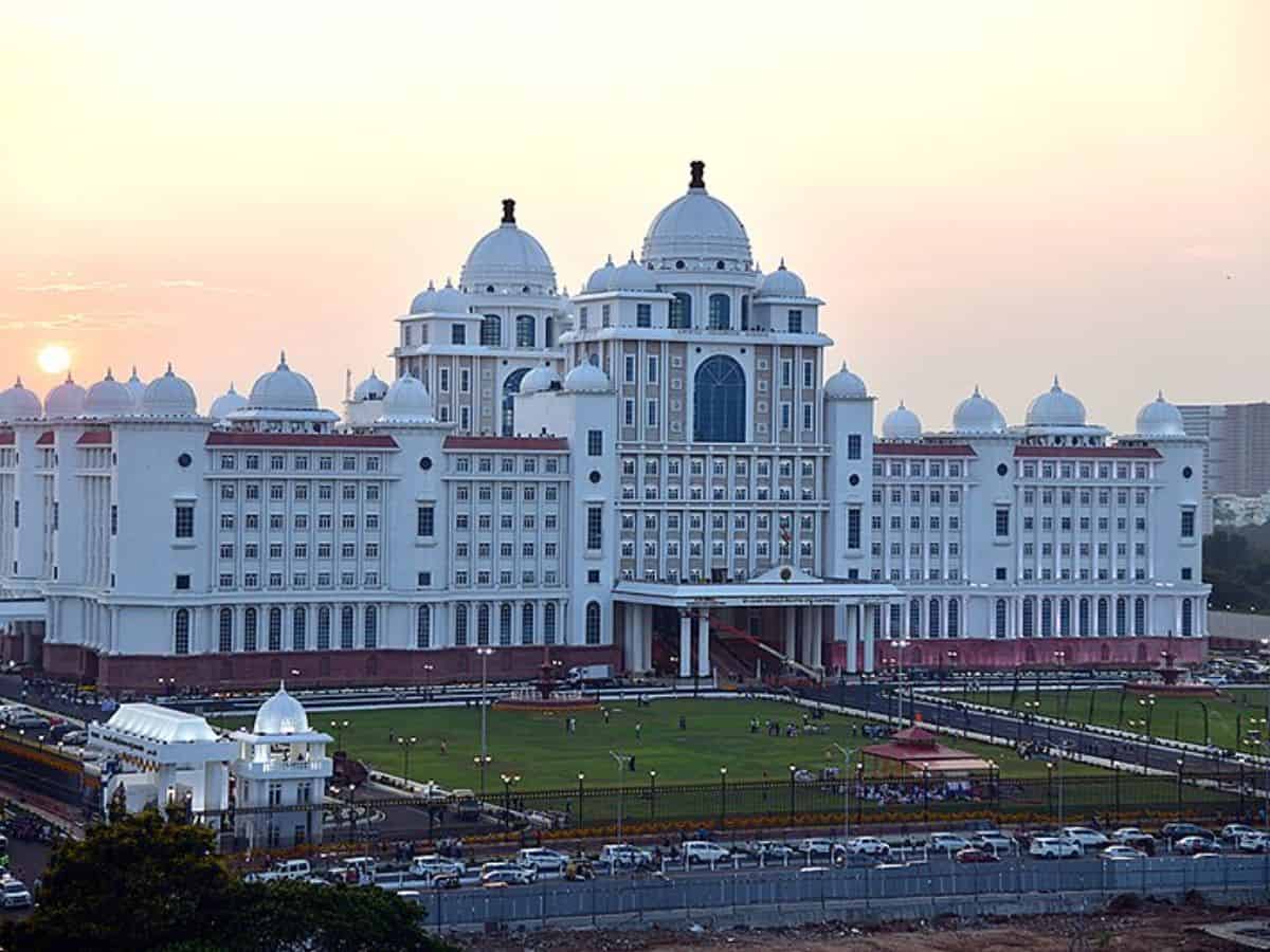 The State cabinet decides to invite UPA chairperson Sonia Gandhi and felicitate her during the Telangana Formation Day celebrations to be held in Hyderabad on June 2 in a grand way.